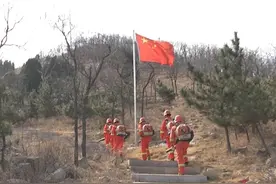 66秒｜潍坊安丘：消防员护林员24小时值班备勤 筑牢森林防火墙图片