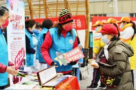 看北京 | 五道口志愿服务驿站开展“爱满京城”学雷锋志愿服务活动图片