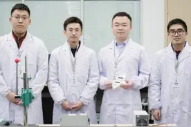 中国团队完成软体机器人万米深海操控及自主游动实验图片