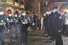 武汉特警女“神枪手”再上英雄榜图片