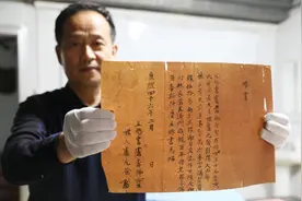 青岛医生收藏3400张不同时期结婚证 最久远的来自康熙年间图片