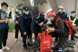 遮电动车号牌涉违法，深圳交警联合六区分局开展安全整治行动图片
