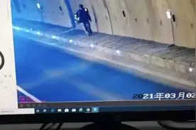 事发遵义，老人深夜独自在高速路上行走 原因让人心酸图片