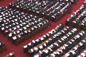 政府工作报告｜小规模纳税人增值税起征点提高到15万元视频封面