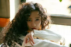 王鸥蓬松羊毛卷 慵懒又时髦图片