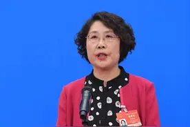 郭艳玲代表：种子论粒卖，小土豆成脱贫致富“金豆豆”图片