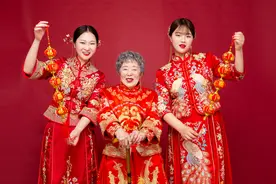 最美祖孙情！抱养女孩带88岁奶奶拍“婚纱照”图片