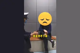 司机冲断学生队伍又下车骂老师，后续来了！当事人现场还跷二郎腿图片