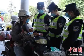 边境检查站女警的24小时图片