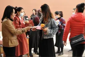 麒麟区举办“庆三八”妇女节专题培训讲座图片