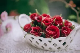 女生节，给自己送一篮手作水晶玫瑰图片