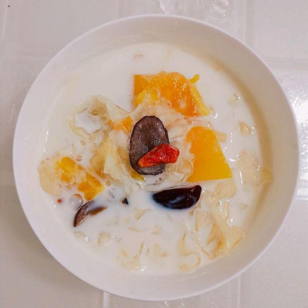 喝一碗抵30张面膜？干了这碗“木瓜银耳牛奶羹”