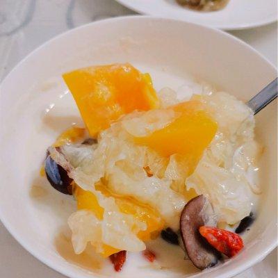 喝一碗抵30张面膜？干了这碗“木瓜银耳牛奶羹”