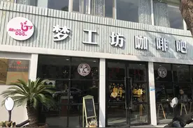 她是孩子口中的“大妈妈”，把咖啡馆外更多的美好带给他们图片
