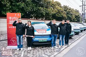 右手食指和中指并拢，叩击额头，致敬善意！闵行区新虹街道发布文明手势图片