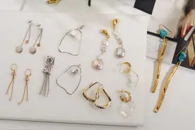选对这个单品，可以拯救一柜子衣服图片