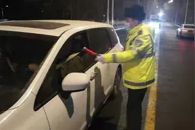 “八小时前喝一瓶，现在算酒驾吗？”“我过敏，不能喝酒！”图片
