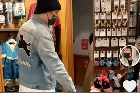 陈赫带闺女大采购甘做“女儿奴”叹：安姐开心就好……图片