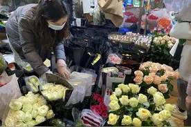 三八妇女节将至，鲜花价格猛涨！玫瑰最高翻5倍，“花”生了啥？图片