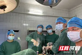 冷水江市人民医院：微创手术解患者肠内“病根”图片