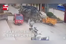 小货车顺走路边小三轮，大爷出来一脸懵，监控拍下“作案”全程图片