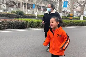视频丨妹妹跑步锻炼救患病姐姐 妈妈：希望女儿可以战胜病魔，健康快乐长大图片
