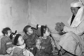 “三千孤儿入内蒙”背后：19岁草原姑娘抚养28名上海孤儿图片