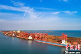 山东港口2月份实现货物和集装箱吞吐量两位数增长图片