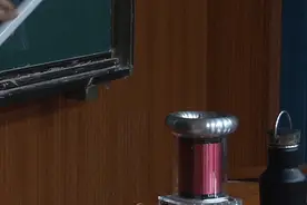 “闪电”还能用手摸？江西90后小伙火了图片