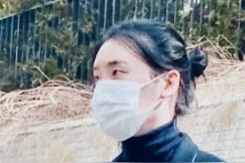李钟硕为拍新戏留长发 戴口罩难掩帅气本色图片