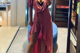宝藏辣妹！王菊最新写真曝光 热带度假风身材火辣图片