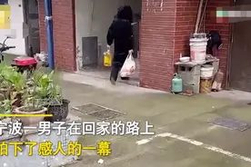 男子回家偶遇妻子提重物上楼，她转过头的一瞬间令人鼻酸图片