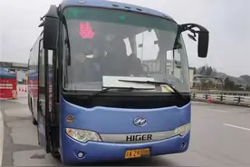 前挡风玻璃上贴了“喜”字……这台有故事的“黑车”坑了36人图片