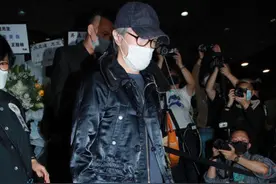 周星驰现身吊唁吴孟达 告别老搭档：永远怀念图片