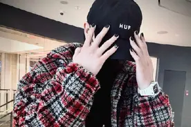 黄子韬一身潮服晒帅照 声称自己新爱好是美甲图片