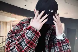 黄子韬一身潮服晒帅照 声称自己新爱好是美甲图片