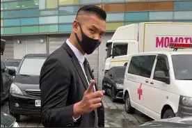 王力宏车刮蹭后不去修补 自我调侃：方便找车省时间图片