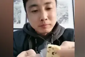 幸福的炫耀！高中老师晒毕业学生送的“礼物”，网友直呼羡慕视频封面