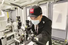 广东利元亨总工程师郭帝富获评全国优秀农民工图片