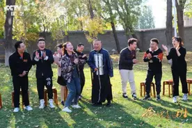 《金牌喜剧班》郭德纲班撂地演出致敬传统 班内小考打磨剧本志在创新图片