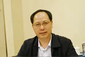 全国政协委员张广东：应科学设置盲道建设现代导盲系统图片