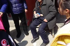 硬核养生！邵阳老太用奶粉罐给自己拔罐，结果罐子拔不下来，惊动消防员图片
