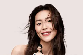 刘雯同款芭比娃娃推出，造型源于其七年前所穿礼服图片