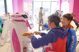 最大机器人中餐厅开张，碧桂园“餐饮机器人天团”亮相图片