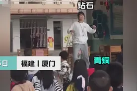 学校老师课间教小朋友们跳操，镜头一转画面意外走红图片