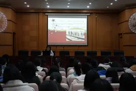 济宁曲阜中医药学校学生开学第一周同上党史学习教育课图片