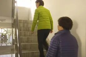 老小区加装电梯遭到部分住户持反对意见，杭州4月1日即将实施的“加梯法”能过关吗？图片