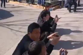 考完科目四，还要拍200张违章照片才能领驾照？交警回应↘图片