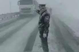 折多山上被冻成“雪雕”的交警找到了！他是一位24岁藏族帅小伙图片