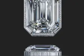 五号香水100岁了！Chanel 特别制作了一条钻石项链，重55.55克拉图片